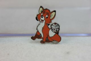 Disney Dsf Dssh Pin Trader Delight Ptd Le 300 Fox And The Hound Todd