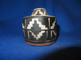 Santo Domingo " Kewa " Pueblo Stout Jug Pottery Bowl Jar By Robert Tenorio