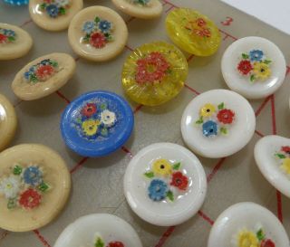 36 Vintage Czech Pressed Glass Buttons Hand Painted Flower Design 18mm 11/16 "