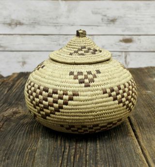 Vintage Hand Woven Coiled African Zulu Ukhamba Lidded Beer Basket Triangles