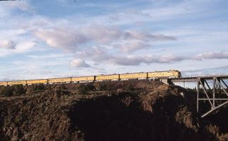 Union Pacific Railroad Locomotive Train Redmond Or 1995 Photo Slide