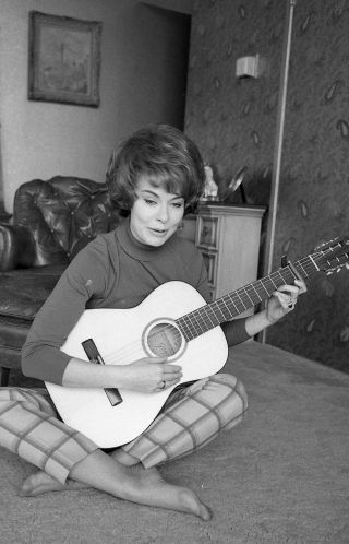 1960s Doris Nieh Negative,  Sexy Actress Anne Heywood With Guitar,  N304036
