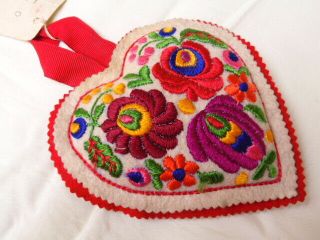 Fancy Vtg Hungarian Felt Pin Cushion Hand Embroidered Floral Heart