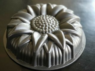 Nordic Ware Sunflower Cake Pan 10 Cup Cast Aluminum Floral Bundt Baking Mold