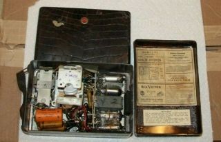 Vintage 1940 ' s RCA Victor Portable Battery Operated Tube Radio Model 54B2 3