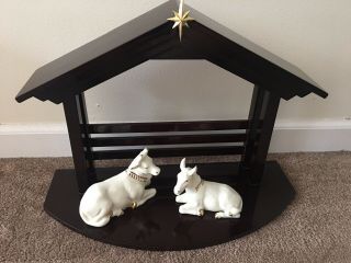 Nativity Christmas Set Of 3.  2 Jade Porcelain Wooden Stable Bon - Ton Store