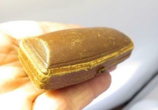 ANTIQUE AMBER CIGAR HOLDER IN FITTED LEATHER BOX 8