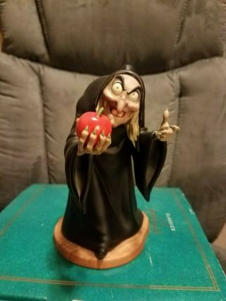 Disney Wdcc Snow White And The Seven Dwarfs - Witch " Take The Apple,  Dearie "