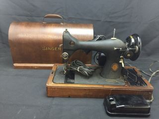 Vintage Singer 128 Sewing Machine 1952 W/case