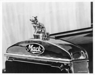 1933 Mack Bulldog Hood Ornament Press Photo 0179