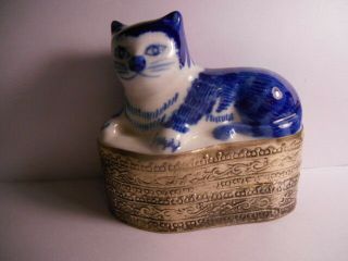 Vintage Cobalt Blue & White Porcelain Silver? Cat Trinket Jewelry Snuff Box