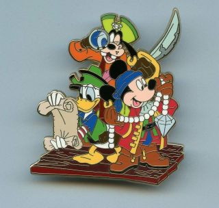Disney Shopping Pirates Of The Caribbean Donald Goofy & Mickey Jumbo Le100 Pin