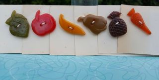 6 Vtg Bakelite Catalin Realistic Figural Novelty Carved Fruit Buttons