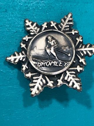 Vintage Bromley 1950s Ski Pin Back Manchester Vermont Souvenir 1” Snowflake