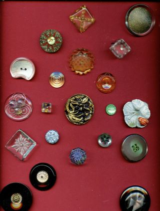 21 Larger Mcm Vintage Lucite And Acrylic Buttons On Card Largest 1.  75 " 019