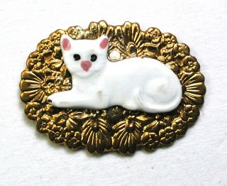 Bb Vintage Enameled Brass Button Kitty Cat On Oval Brass Rug 3/4 " Realistic Shap