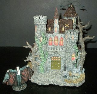 Hawthorne Village - Dracula " S Castle Universal Monsters W/ Count Dracula Figure