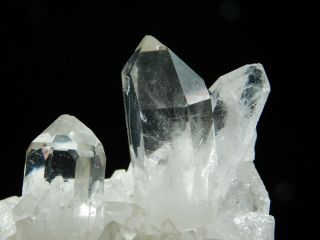 FIVE Points On This Very Translucent Quartz Crystal Cluster From Brazil 129gr e 4