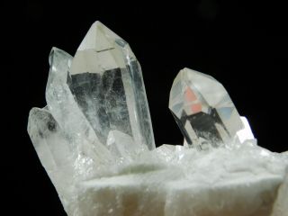 FIVE Points On This Very Translucent Quartz Crystal Cluster From Brazil 129gr e 5