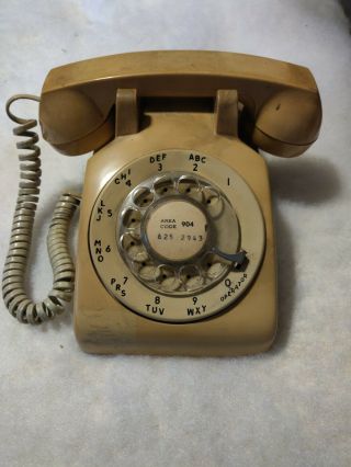 Vintage Retro Beige Table Top Rotary Phone