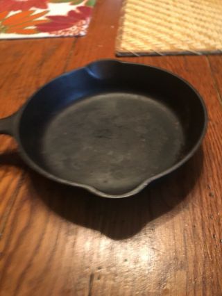 ANTIQUE SMALL GRISWOLD NO 3 CAST IRON SKILLET ERIE 709 A Just Needs Cleaning 4