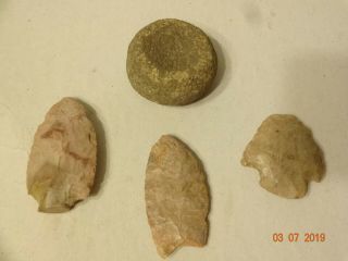 1 3/4 " Diameter Stone Discoidal And 3 Small Arrowheads