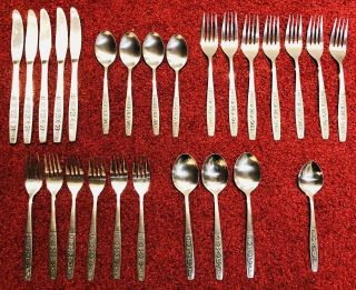 Oneida Northland Floral Panel Stainless Flatware Knives Spoons Forks 26pc Set
