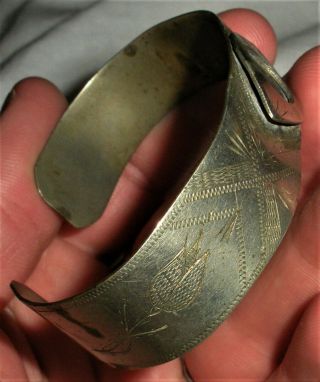 Antique C1910 Navajo / Plains Nickel Silver Bracelet Rocker Engraved Flower Vafo