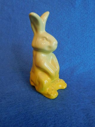 Le Creuset Bunny Rabbit Pie Bird Funnel Yellow