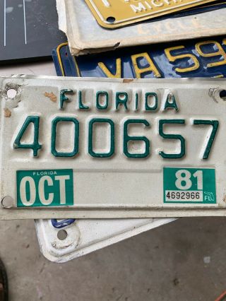 Florida Motorcycle License Plate Tab 1981 - 400657.  -.