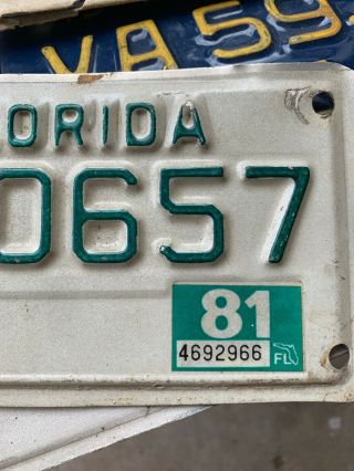 Florida Motorcycle License Plate Tab 1981 - 400657.  -. 3