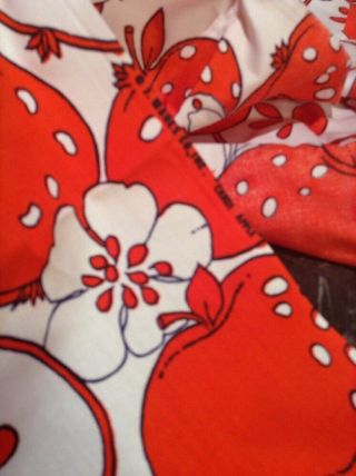Vintage Candy Apple Red And White Flower Retro Hippie Fabric 4 1/2 Yards 34 Wide 2