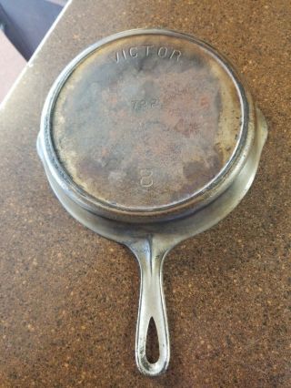 Vintage Griswold " Victor " Cast Iron Skillet No 8,  P/n 722 W/heat Ring