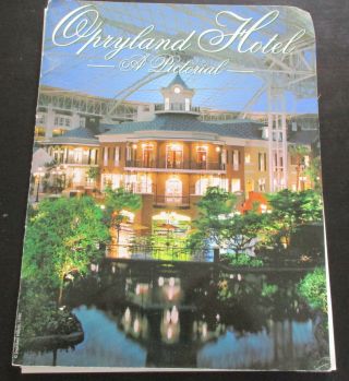 1998 Opryland Hotel Souvenir Pictorial Book Nashville,  Tennessee