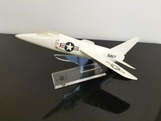 Topping Models Grumman F11f “tiger” With Stand And Decals