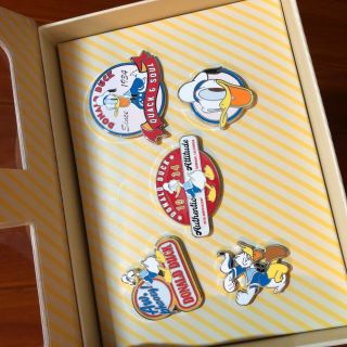 Donald Duck 85th Anniversary years Pin Set Limited Edition Disney Store LE1600 8