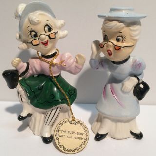 Vintage Enesco Busy Biddie Old Grannies Salt & Pepper Shakers W/ Tag 1 Vhtf