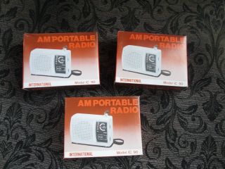 3 Am Portable Radios International Model Ic 90 For Props Or Decor - Color Black