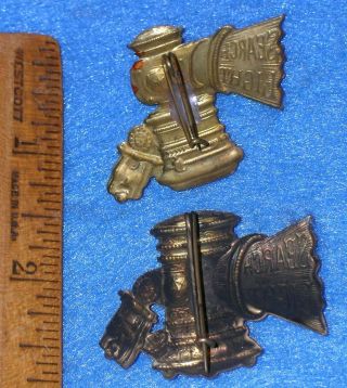 2 Diff Antique SEARCH LIGHT BICYCLE LAMP ADVERTISING PINS Brass CARBIDE LIGHTS 4