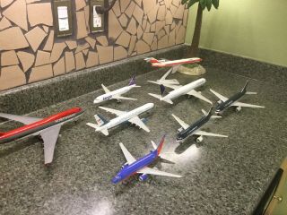 Boeing And Airbus Eight Aircraft 1/200 To 1/400 Half Are Complete,  Half Need Tlc