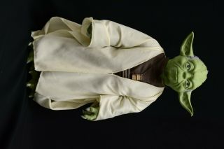 Star Wars Yoda 18 " Tall Figure By Jakks (cr141)