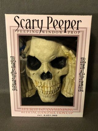 Scary Peeper