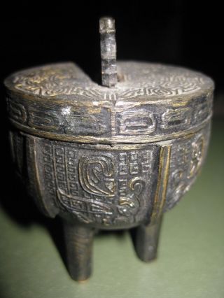 Chinese Metalware Ding Vessel Censer Finial Tripod Feet Intricate Decoration 3