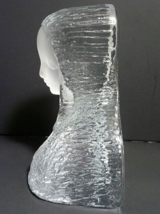 VINTAGE VIKING CRYSTAL ICE GLASS HAND MADE VIRGIN MARY BUST FIGURINE PAPERWEIGHT 3