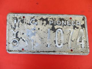 Vtg Wyoming Pioneer License Plate 1074 Bucking Horse Cowboy Rodeo Hot Rat Rod