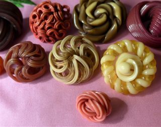 9 collectable Wacky CELLULOID buttons EXTRUDED SPAGHETTI WOVEN (14) 3