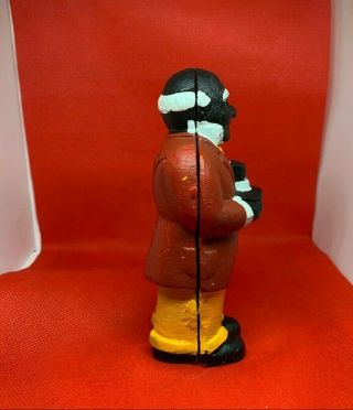 VINTAGE CAST IRON UNCLE MOSES PIGGY BANK HOLDING TOP HAT SOLID ALL THE WAY z 4