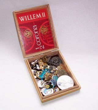 Vintage Assorted Badges Pins In Willem Ii Wooden Cigar Box