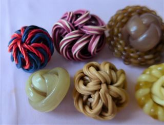 7 collectable Wacky CELLULOID buttons EXTRUDED SPAGHETTI WOVEN (13) 4