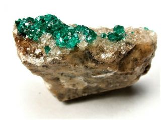 MINERALS : DIOPTASE CRYSTALS ON CALCITE CRYSTALS,  TYPE LOCALITY IN KAZAKHSTAN 2